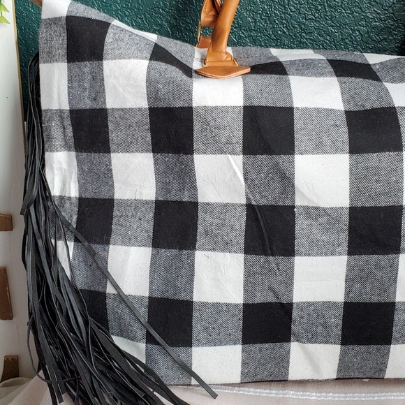 Black Buffalo Plaid Print Fringe Weekender… - Picture 3 of 3